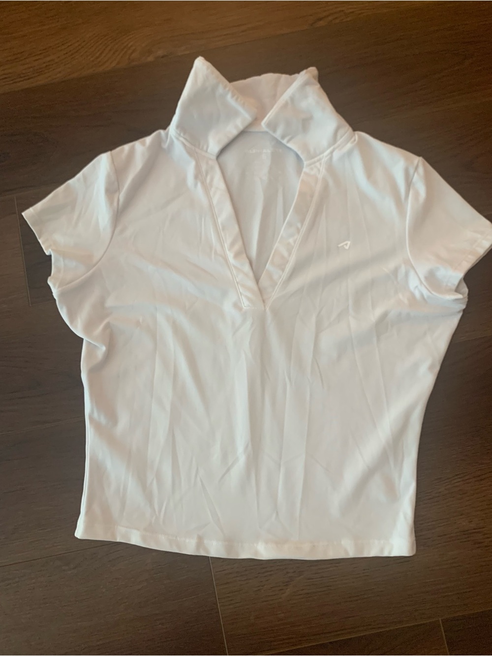 Alphalete White V‑Neck Short Sleeve Tee